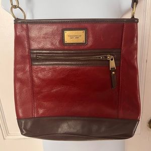 A lovely crossbody purse. In new condition.